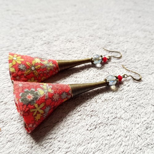 Boucle d'oreille pendante pompons en tissu rouge à fleurs, perles en verre transparente, crochet en métal bronze