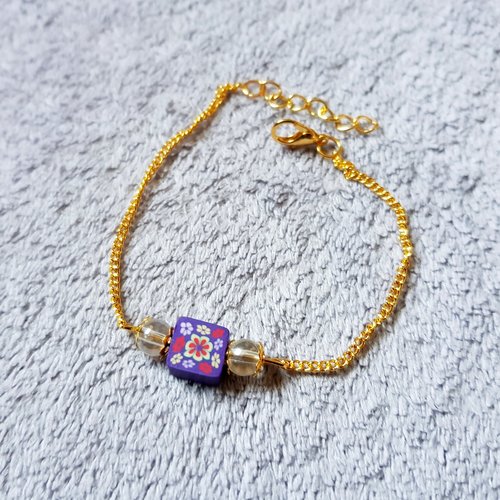 Bracelet perle en en pâte fimo carré violet à fleurs et verre transparent, fermoir mousqueton, chaîne d’extension en métal doré
