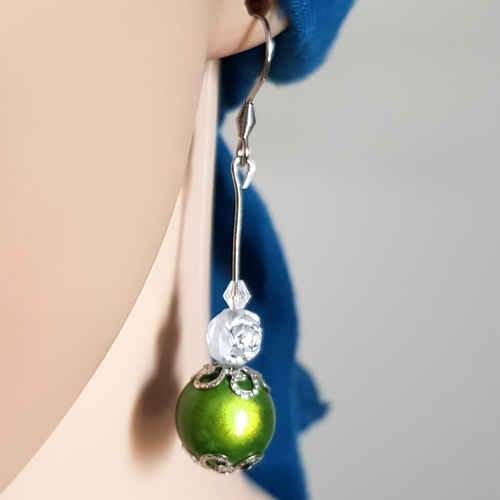 Boucle d'oreille fleur, perles en acrylique vert, transparent, coupelles, crochet métal acier inoxydable argenté