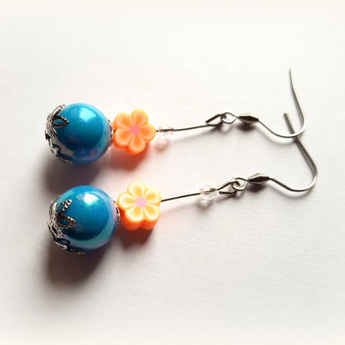 Boucle d'oreille fleur, perles en acrylique bleu, orange, blanc, coupelles, crochet métal acier inoxydable argenté