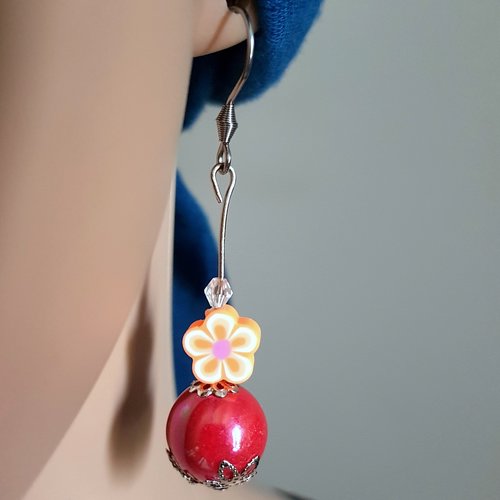 Boucle d'oreille fleur, perles en acrylique rouge, orange, blanc, coupelles, crochet métal acier inoxydable argenté