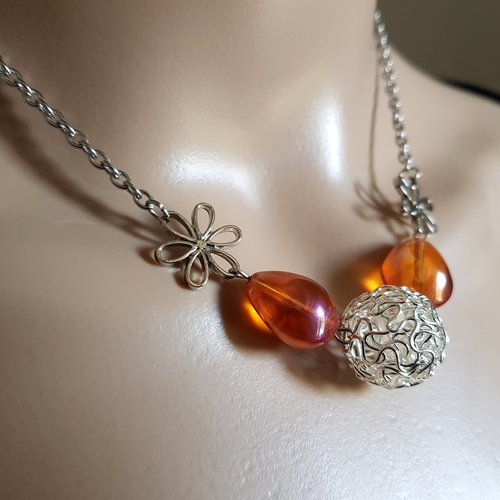 Collier fleur, perles en verre orange avec reflets, fermoir, chaîne, métal acier inoxydable argenté
