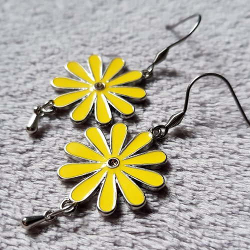 Boucle d'oreille fleur émaillé jaune, crochet métal acier inoxydable argenté