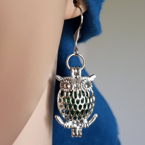 Boucle d'oreille hibou perles en verre vert à l’intérieur, crochet métal acier inoxydable argenté