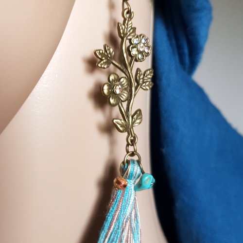 Boucle d'oreille pendante fleurs avec strass, pompon, perles, crochet en métal bronze