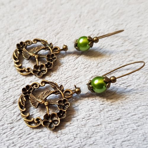 Boucle d'oreille fleurs, oiseaux, perles en acrylique verte, crochet en métal bronze