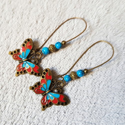 Boucle d'oreille papillon émaillé rouge, bleu, perles en verre transparente, crochet en métal bronze