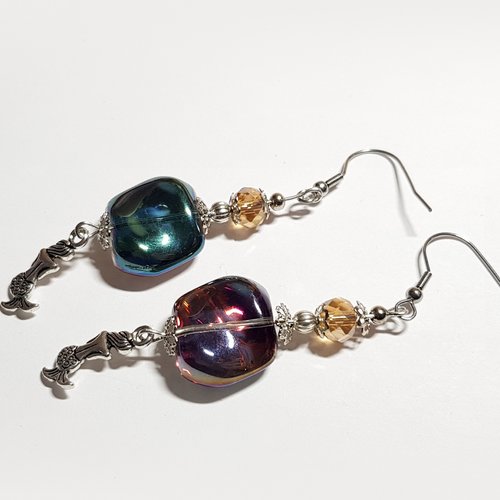 Boucle d'oreille perle carré ondulé double face vert, violet, bleuté avec reflets, sirène, crochet en métal acier inoxydable argenté