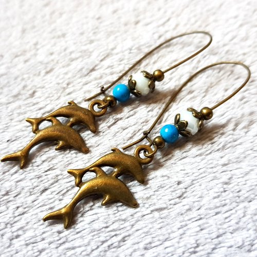Boucle d'oreille mer dauphin, perles en verre bleu, blanc, crochet en métal bronze