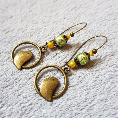 Boucle d'oreille oiseaux, perles en verre jaune, vert, crochet en métal bronze