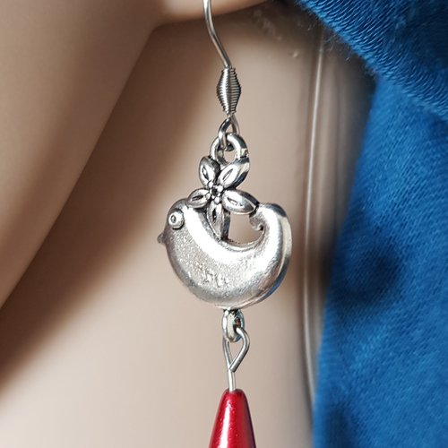 Boucle d'oreille connecteurs oiseaux, perles en acrylique rouge, crochet en métal acier inoxydable argenté