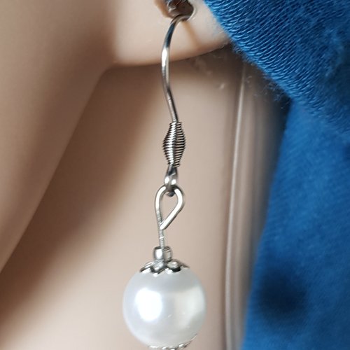 Boucle d'oreille perles en acrylique blanche brillante, crochet en métal acier inoxydable argenté