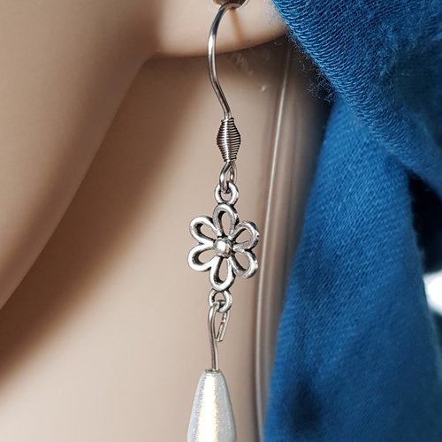 Boucle d'oreille connecteurs fleurs, perles en acrylique blanc, crochet en métal acier inoxydable argenté