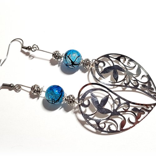 Boucle d'oreille goutte fleurs ajourée en filigrane, perles en verre bleu, transparent marbré noir, métal acier inoxydable argenté