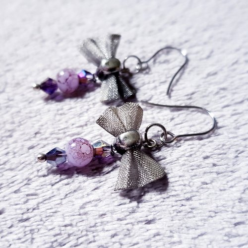 Boucle d'oreille nœud  gris, perles en verre parme, violet, transparente, crochet en métal acier inoxydable argenté