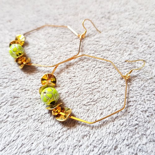 Boucle d'oreille créole avec perles en acrylique verte clair, fleur, crochet, métal acier inoxydable doré