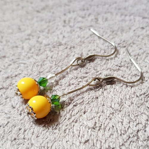 Boucle d'oreille perles en verre jaune, vert, crochet métal acier inoxydable argenté