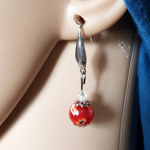 Boucle d'oreille perles en verre rouge avec fleur et blanc, crochet métal acier inoxydable argenté
