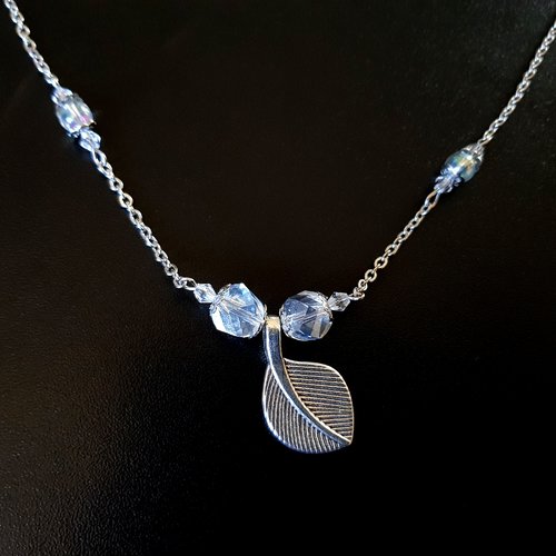 Collier feuille, perles en verre transparente, fermoir, chaîne en métal acier inoxydable argenté