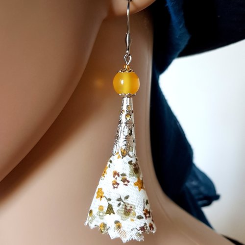 Boucle d'oreille pompon en tissue fleurs, jaune, multicolore, perles en acrylique, crochet en métal acier inoxydable argenté