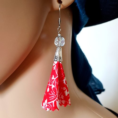 Boucle d'oreille pompon en tissue, rouge, blanc, perles en verre, crochet en métal acier inoxydable argenté