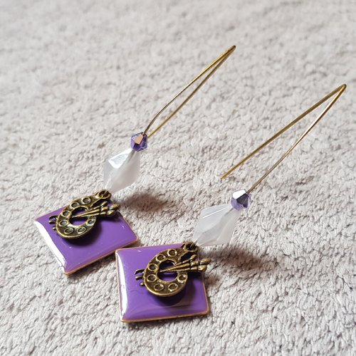 Boucle d'oreille peinture, carré émaillé violet, perles en verre et acrylique, crochet en métal bronze
