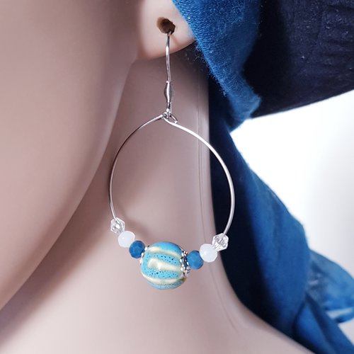 Boucle d'oreille créole, perles en céramique bleu, blanc, bleu foncé, crochet en métal acier inoxydable argenté