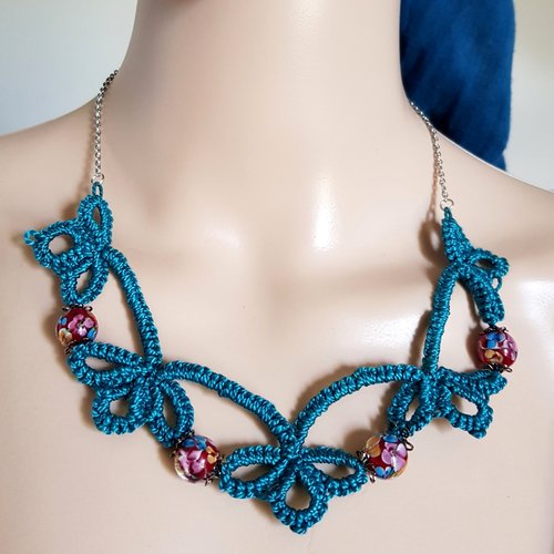 Collier fleur en coton bleu turquoise, perles en verre rouge bordeaux avec fleurs, chaîne en métal argenté acier inoxydable argenté