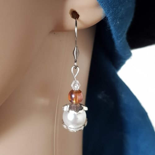 Boucle d'oreille perles ambre et acrylique blanc, coupelles, crochet en métal acier inoxydable argenté