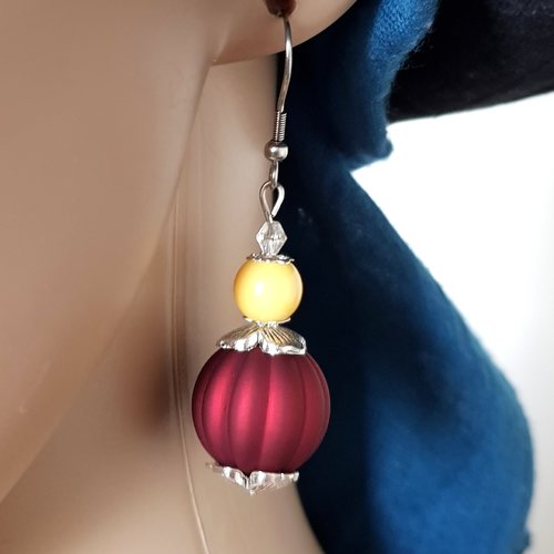 Boucle d'oreille perles verre jaune et acrylique rouge bordeaux, coupelles, crochet en métal acier inoxydable argenté