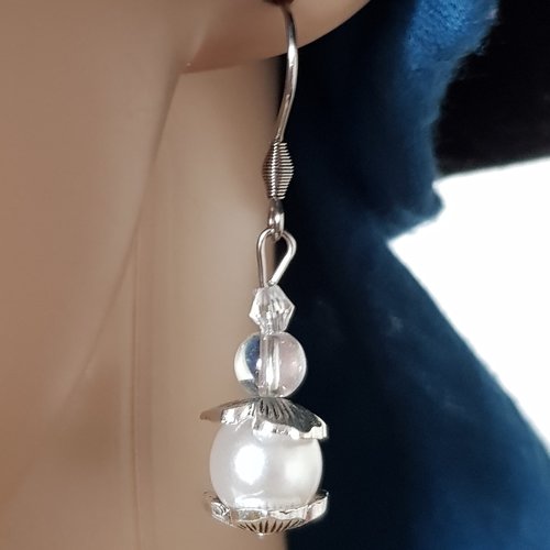 Boucle d'oreille perles transparent et acrylique blanche, coupelles, crochet en métal acier inoxydable argenté