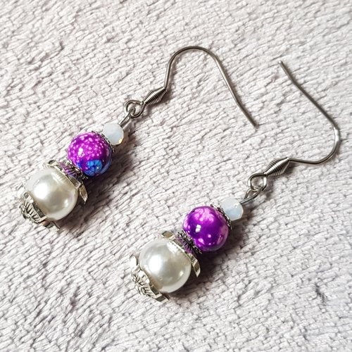 Boucle d'oreille perles en verre violet moucheté rose et acrylique blanc, coupelles, crochet en métal acier inoxydable argenté