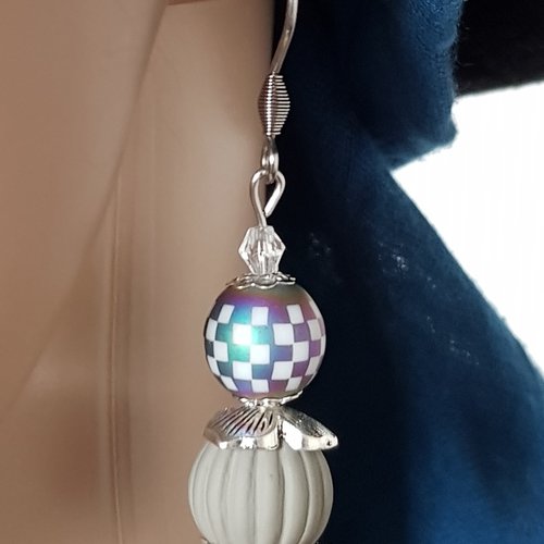 Boucle d'oreille perles verre multicolore, acrylique grise, coupelles, crochet en métal acier inoxydable argenté