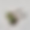 Boucle d'oreille perles en terre cuite émaillé vert, coupelles, crochet en plaqué argent 925
