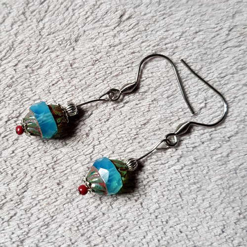 Boucle d'oreille perles en verre bleu, bordeaux argenté, coupelles, crochet en métal acier inoxydable argenté