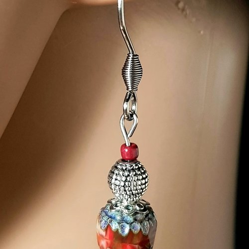 Boucle d'oreille perles en verre bordeaux, gris argenté, coupelles, crochet en métal acier inoxydable argenté