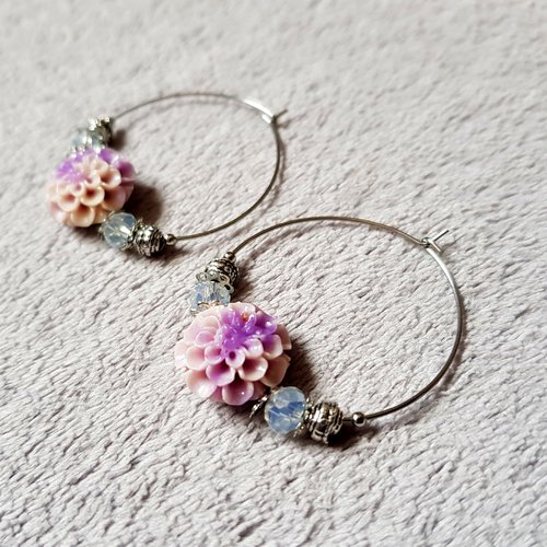 Boucle d'oreille créole, perles fleurs en acrylique lilas, parme clair, transparent, métal acier inoxydable argenté
