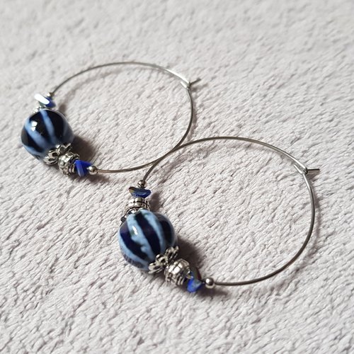 Boucle d'oreille créole, perles en terre cuite et émaillé bleu, métal acier inoxydable argenté