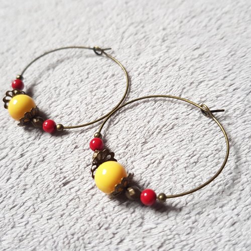 Boucle d'oreille créole, perles en verre jaune, rouge, métal bronze