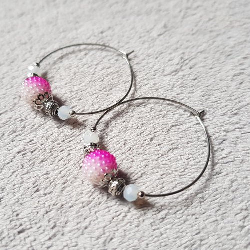 Boucle d'oreille créole, perles en acrylique rose et blanc, métal bronze