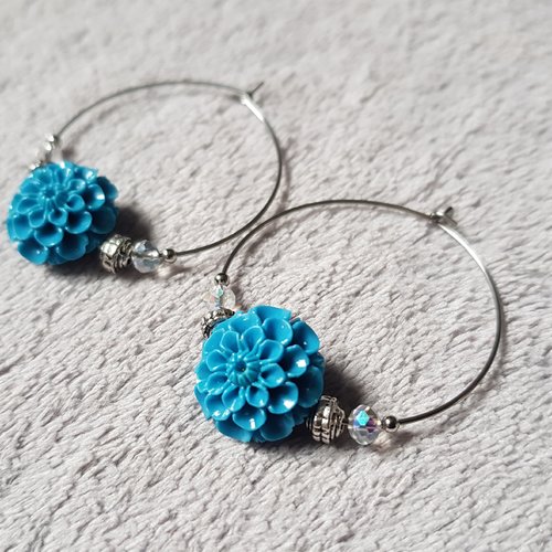 Boucle d'oreille créole, perles fleurs en acrylique bleu, transparent, métal acier inoxydable argenté