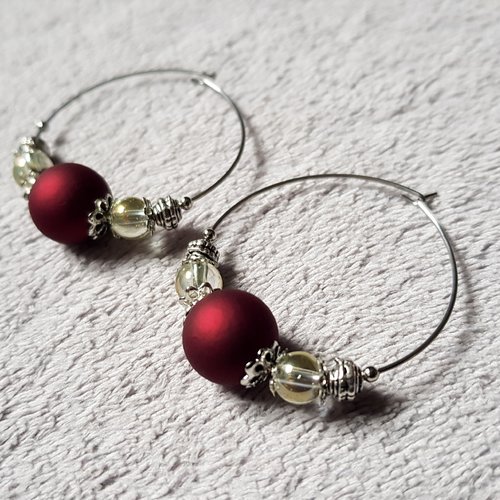 Boucle d'oreille créole, perles en acrylique rouge foncé et transparent, métal bronze