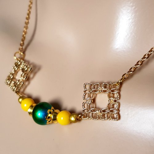 Collier fleur carré, perles en verre jaune, vert, fermoir, chaîne en métal acier inoxydable doré