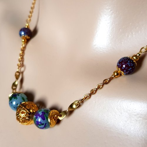 Collier perles en verre vert, violet, fermoir, chaîne en métal acier inoxydable doré
