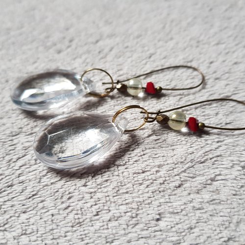 Boucle d'oreille perles en acrylique transparent, rouge foncé, crochet en métal bronze