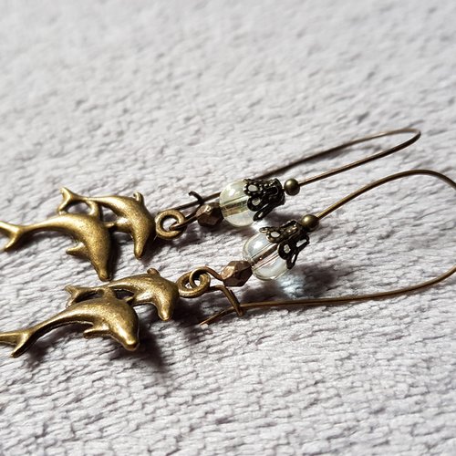 Boucle d'oreille dauphins, perles en verre transparente, coupelles, crochet en métal bronze