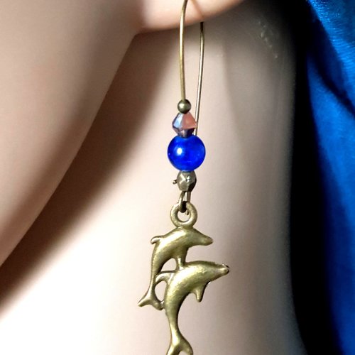 Boucle d'oreille dauphins, perles en verre bleu, coupelles, crochet en métal bronze