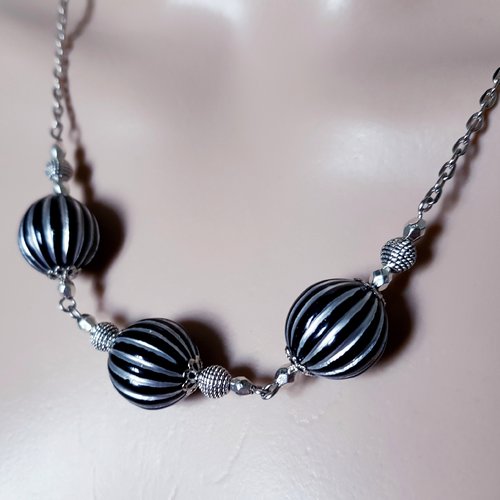 Collier perles en acrylique, gris, noir, blanc, fermoir, chaîne en métal acier inoxydable argenté