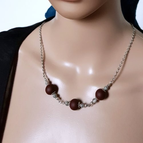 Collier perles en bois bordeaux foncé, fermoir, chaîne en métal acier inoxydable argenté