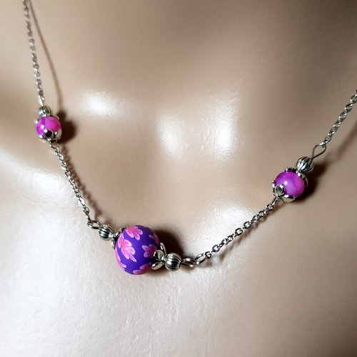 Collier perles en pâte polymère avec fleurs rose, violet, fermoir, chaîne en métal acier inoxydable argenté